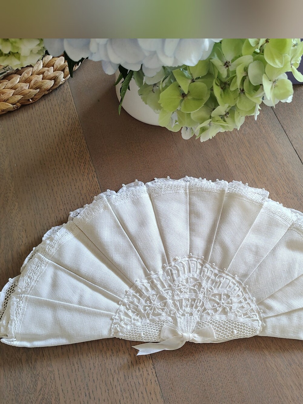 Elegant White Linen Lace Fan Shaped Cutlery Holder Traditional Brazilian Textile